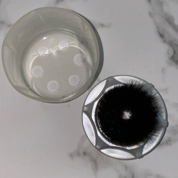 Clarisonic foundation brush - Picture 2 of 3